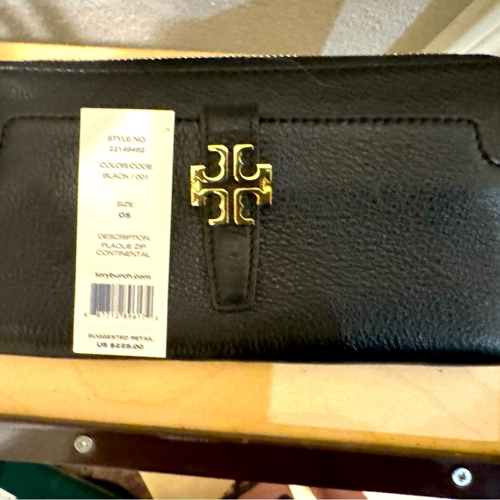 BNWT Tory Burch Black leather zip wallet w/ front pocket .  see pics& tag